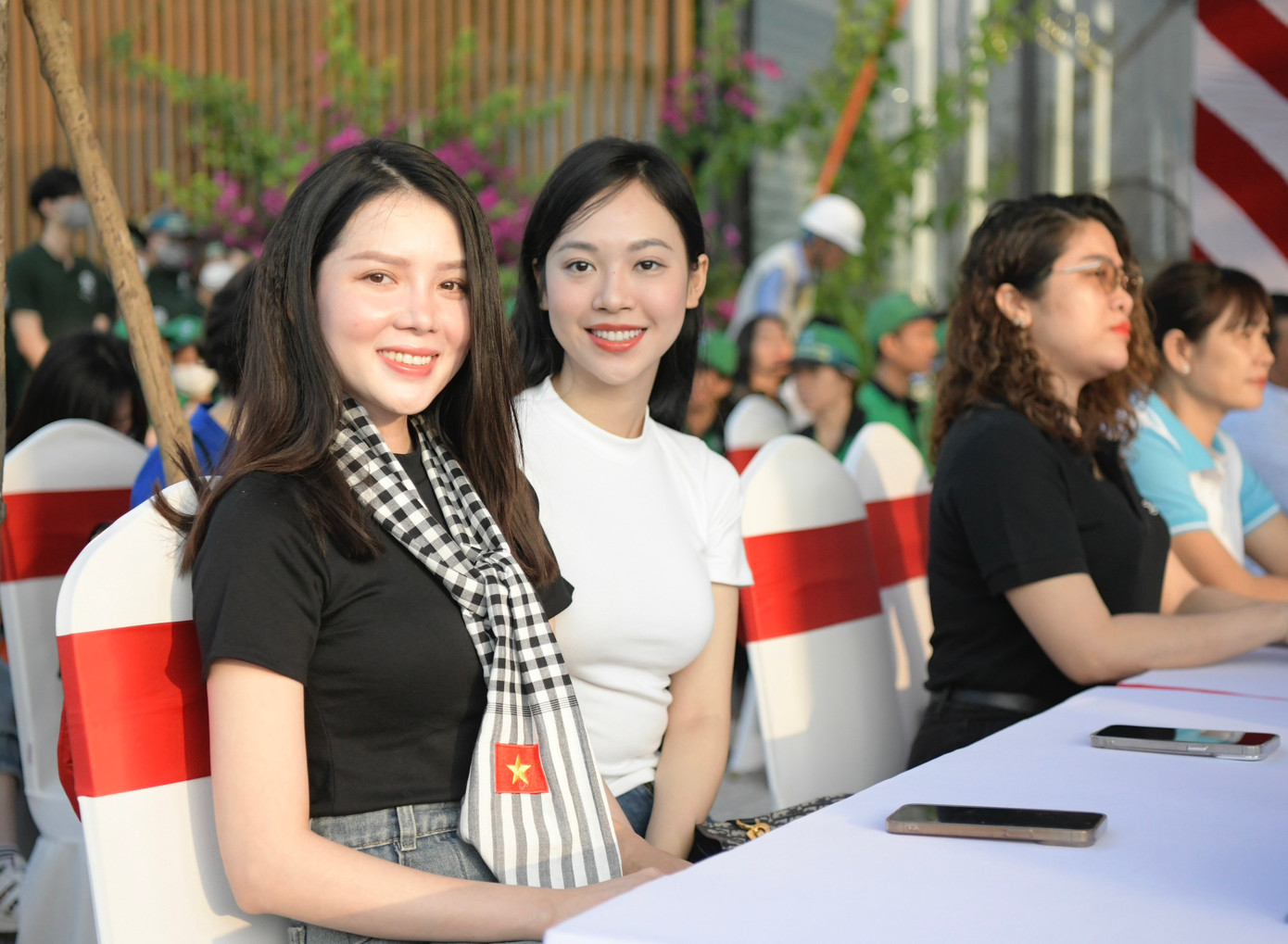 Trong sáng 28/3, Á hậu Trịnh Thùy Linh và Hoa khôi Huỳnh Thúy Vi tham gia đoàn đại biểu dự chương trình "Giữ sạch biển xanh, thắp tương lai sáng" - một sự kiện được tổ chức trong khuôn khổ Giải Vô địch Quốc gia Marathon và cự ly dài báo Tiền Phong lần thứ 65 - năm 2024. Trong sáng 28/3, Á hậu Trịnh Thùy Linh và Hoa khôi Huỳnh Thúy Vi tham gia đoàn đại biểu dự chương trình "Giữ sạch biển xanh, thắp tương lai sáng" - một sự kiện được tổ chức trong khuôn khổ Giải Vô địch Quốc gia Marathon và cự ly dài báo Tiền Phong lần thứ 65 - năm 2024.