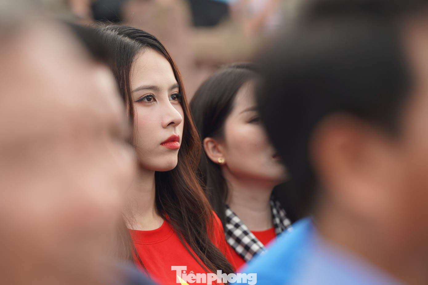 Á hậu 2 Hoa hậu Việt Nam 2022, Á hậu 2 Hoa hậu Liên lục địa 2023 Lê Nguyễn Ngọc Hằng rưng rưng trong phút mặc niệm, dâng hương và đặc biệt là lễ thả hoa tri ân các anh hùng, liệt sĩ của bến tàu Không số Vũng Rô. "Tôi cảm nhận sâu sắc hơn sự hi sinh của các thế hệ cha anh khi được đặt chân tới di tích lịch sử quốc gia Vũng Rô", Á hậu Ngọc Hằng nói. Á hậu 2 Hoa hậu Việt Nam 2022, Á hậu 2 Hoa hậu Liên lục địa 2023 Lê Nguyễn Ngọc Hằng rưng rưng trong phút mặc niệm, dâng hương và đặc biệt là lễ thả hoa tri ân các anh hùng, liệt sĩ của bến tàu Không số Vũng Rô. "Tôi cảm nhận sâu sắc hơn sự hi sinh của các thế hệ cha anh khi được đặt chân tới di tích lịch sử quốc gia Vũng Rô", Á hậu Ngọc Hằng nói.