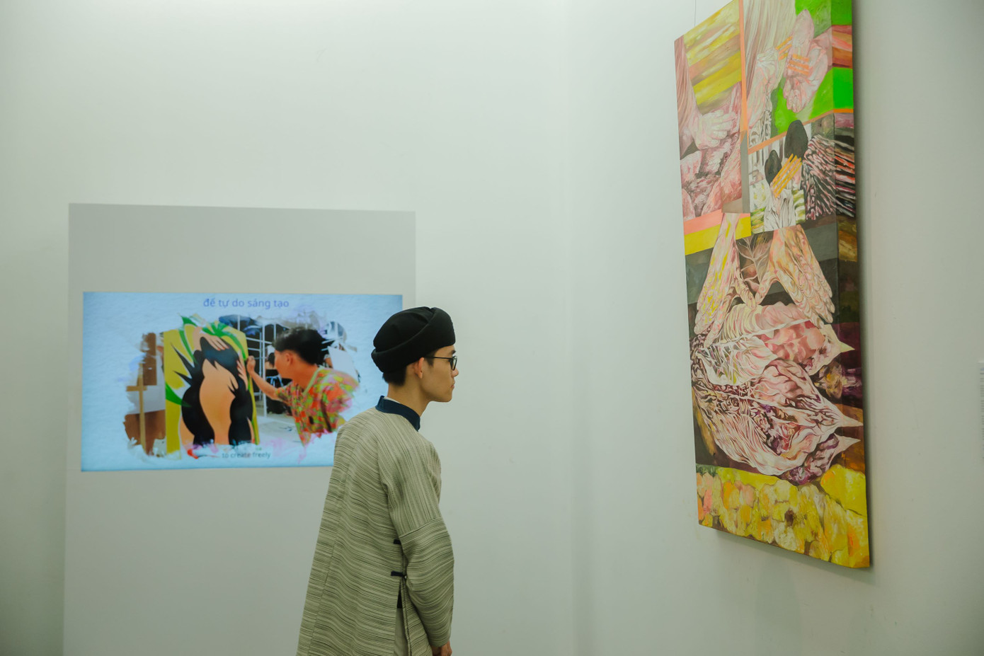 Chủ tịch Hội Mỹ thuật Việt Nam cho rằng đây là thời điểm cần cú hích mới không chỉ trong nước mà rộng hơn là trong khu vực và quốc tế. Bởi bẵng đi mấy chục năm, một cuộc thi tầm cỡ khu vực như UOB Painting of the Year đến Việt Nam. "Thế hệ chúng tôi cũng không nên tham gia, nên dành cơ hội cho các đồng nghiệp trẻ. Họ đang hình thành khuôn mặt của nghệ sĩ tự do, độc lập. Họ đã chọn, cứ đi và tự tin đi đến cùng. Điều đó góp phần làm thay đổi cách cảm nhận nghệ thuật của công chúng", họa sĩ Lương Xuân Đoàn chia sẻ với Tiền Phong.