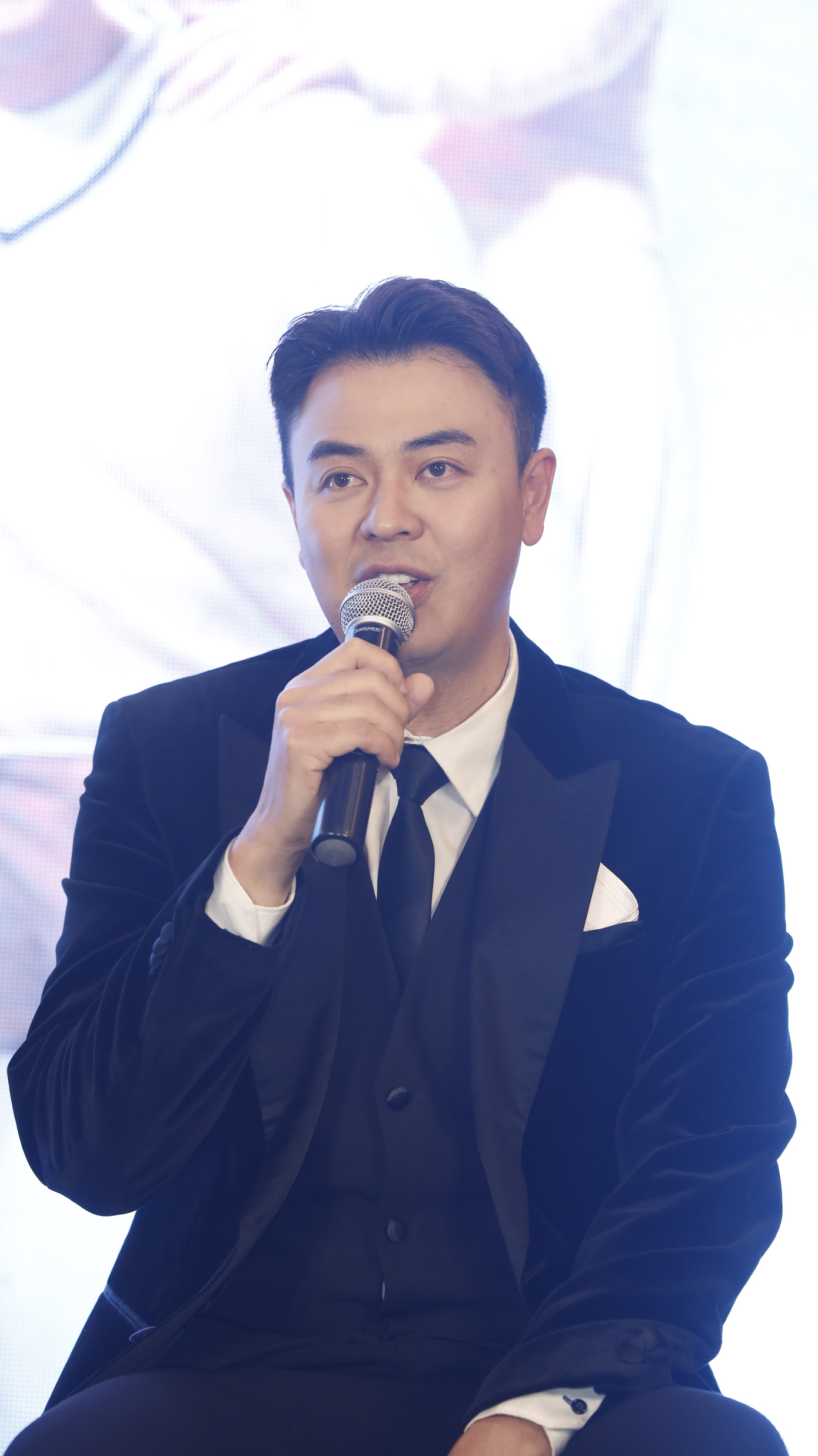 Thanh Hương và Tuấn Tú tung hứng ăn ý khi vào vai vợ chồng. Thanh Hương và Tuấn Tú tung hứng ăn ý khi vào vai vợ chồng.