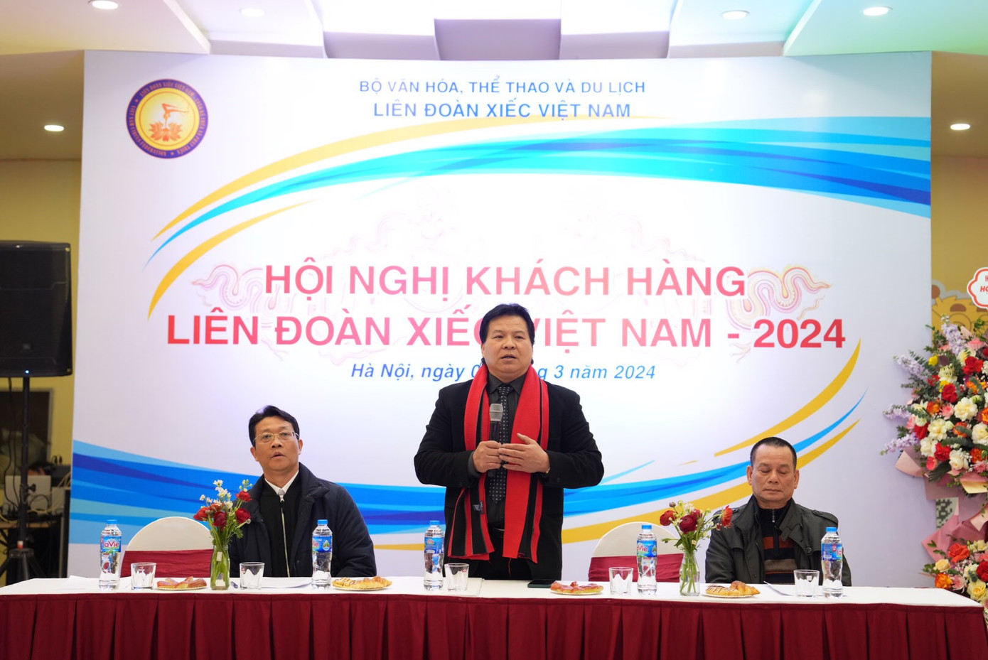 NSND Tống Toàn Thắng (giữa) thông báo loạt chương trình đặc biệt trong năm 2024.