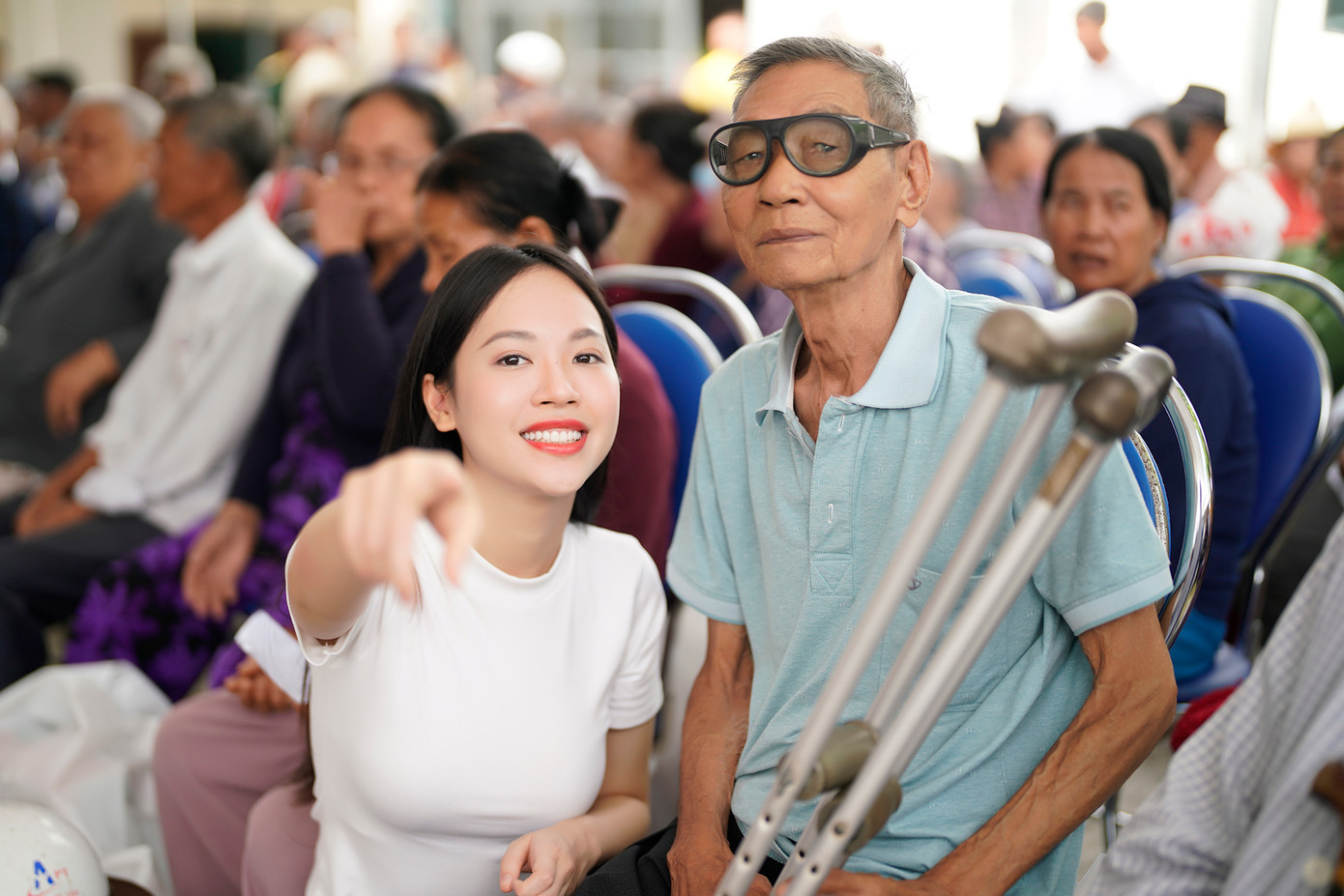 Á hậu 1 Hoa hậu Việt Nam 2022 Trịnh Thùy Linh và Hoa khôi Huỳnh Thúy Vi cùng đoàn công tác đến với nhiều gia đình chính sách, người dân có hoàn cảnh khó khăn tại xã An Hòa Hải, huyện Tuy An, tỉnh Phú Yên. Sự xuất hiện giản dị nhưng rạng rỡ của Á hậu Trịnh Thùy Linh và Hoa khôi Huỳnh Thúy Vi tiếp thêm năng lượng cho chuyến khám bệnh, tặng quà đầy ý nghĩa. Á hậu 1 Hoa hậu Việt Nam 2022 Trịnh Thùy Linh và Hoa khôi Huỳnh Thúy Vi cùng đoàn công tác đến với nhiều gia đình chính sách, người dân có hoàn cảnh khó khăn tại xã An Hòa Hải, huyện Tuy An, tỉnh Phú Yên. Sự xuất hiện giản dị nhưng rạng rỡ của Á hậu Trịnh Thùy Linh và Hoa khôi Huỳnh Thúy Vi tiếp thêm năng lượng cho chuyến khám bệnh, tặng quà đầy ý nghĩa.