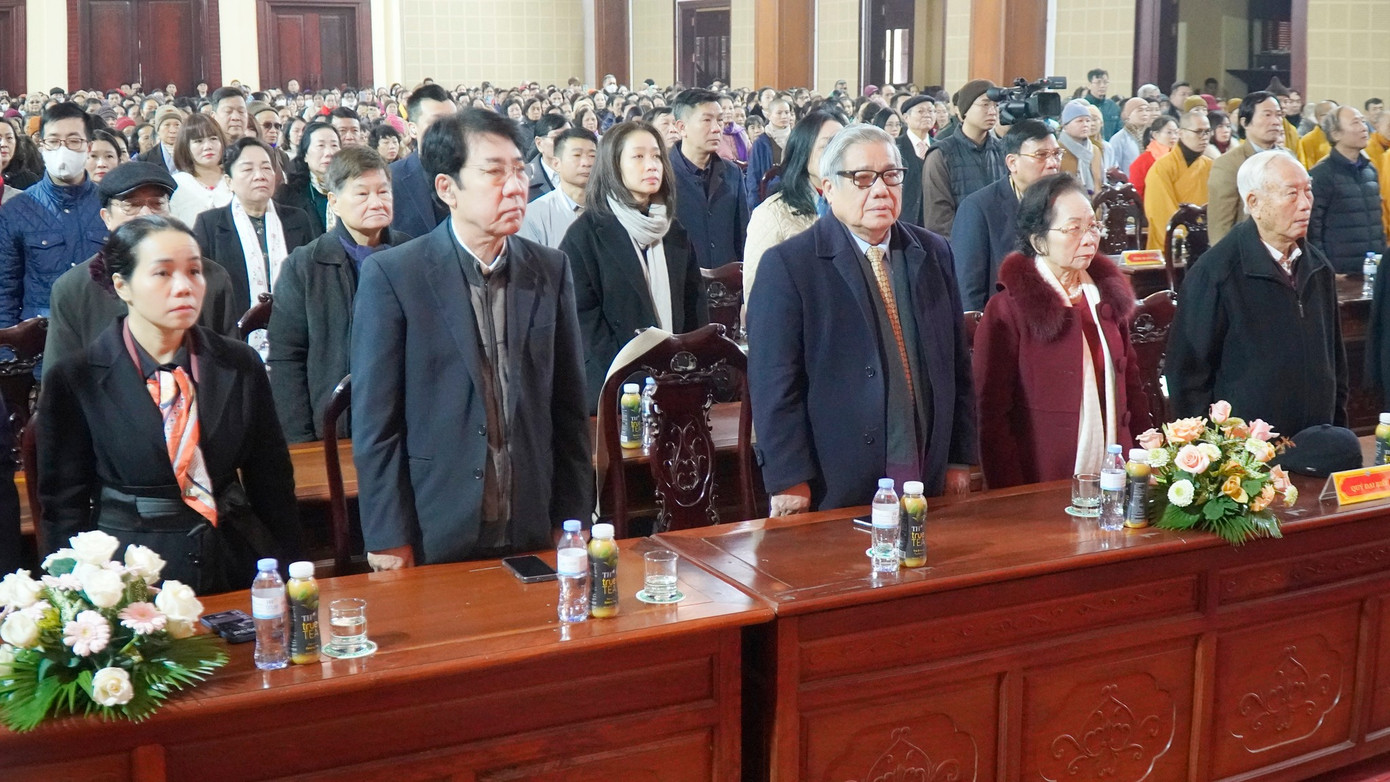 Đông đảo nguyên lãnh đạo Đảng, Nhà nước và các giáo sư dự lễ cầu quốc thái dân an. Đông đảo nguyên lãnh đạo Đảng, Nhà nước và các giáo sư dự lễ cầu quốc thái dân an.
