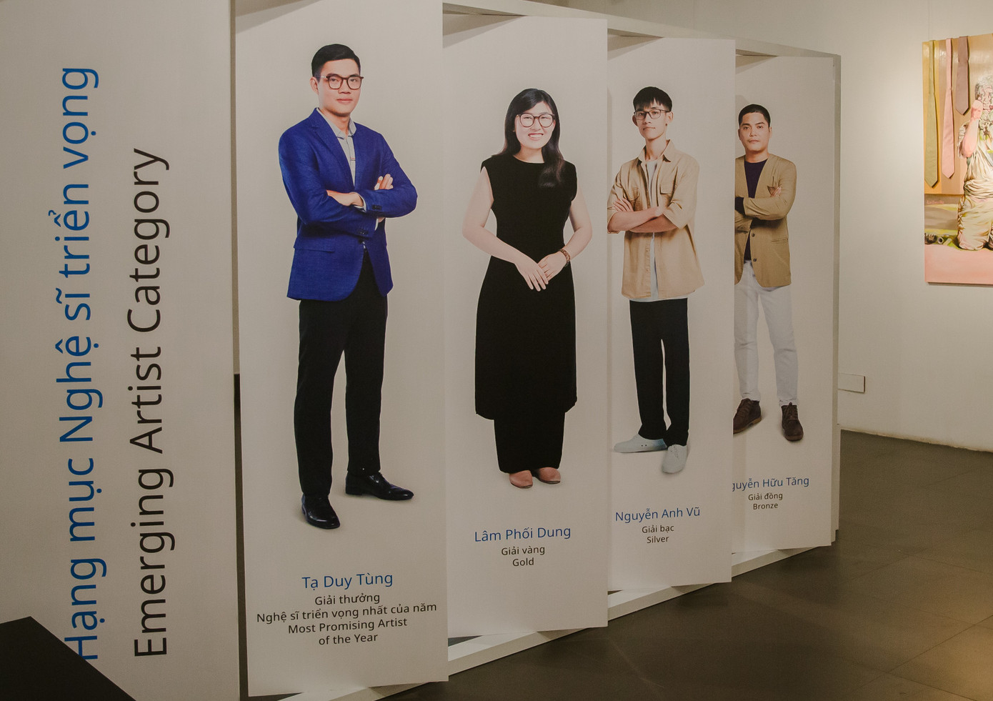 Tám nghệ sĩ thắng giải mùa đầu tiên có cơ hội học hỏi, giới thiệu tác phẩm ra khu vực và quốc tế.