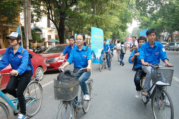 Đạp xe diễu hành qua nhiều tuyến phố Hà Nội