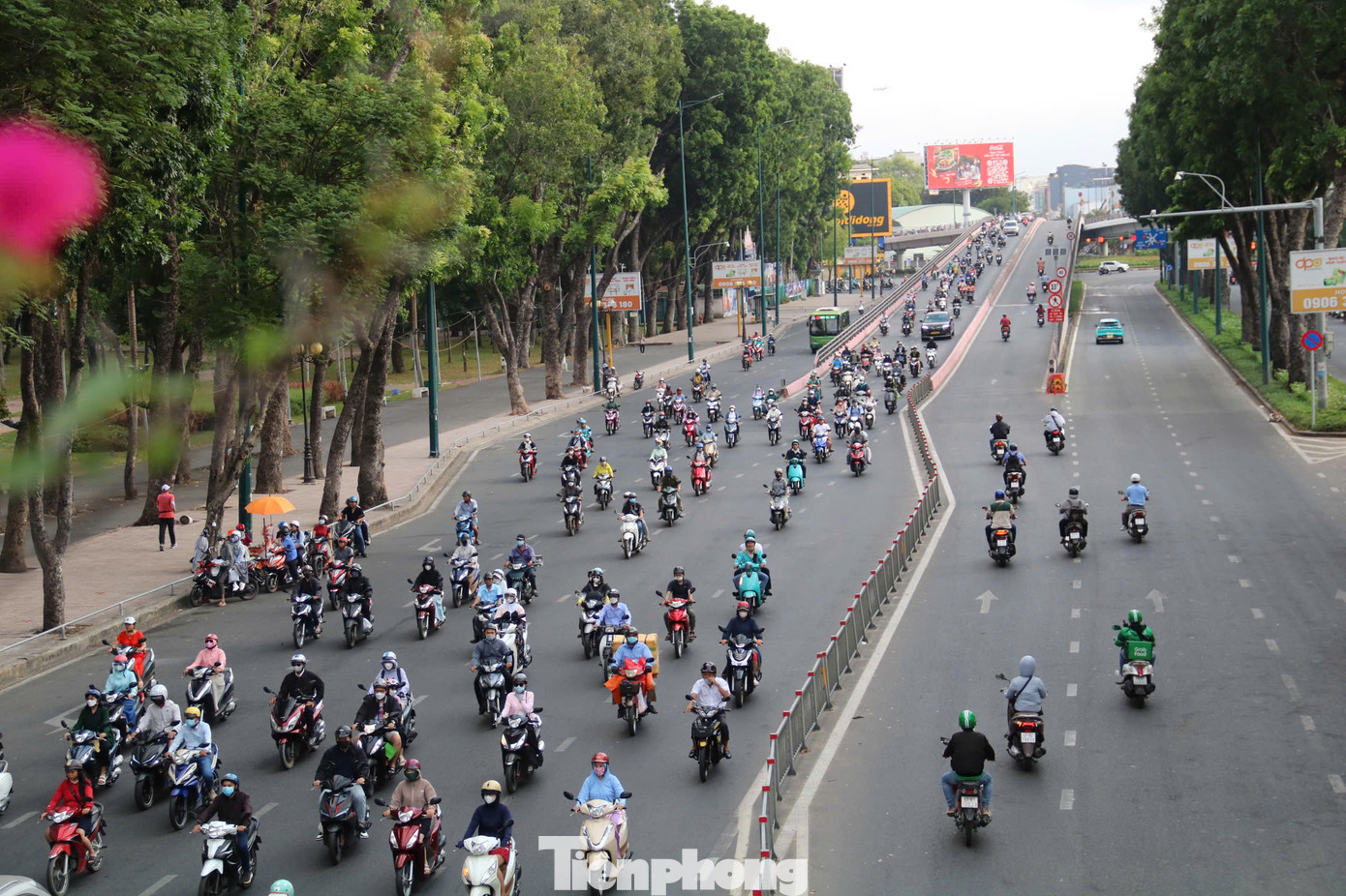 Giao thông tại khu vực cầu vượt Nguyễn Thái Sơn - đường Hoàng Minh Giám ổn định trong buổi sáng ngày đầu đi làm sau kỳ nghỉ Tết Nguyên đán 2025.
