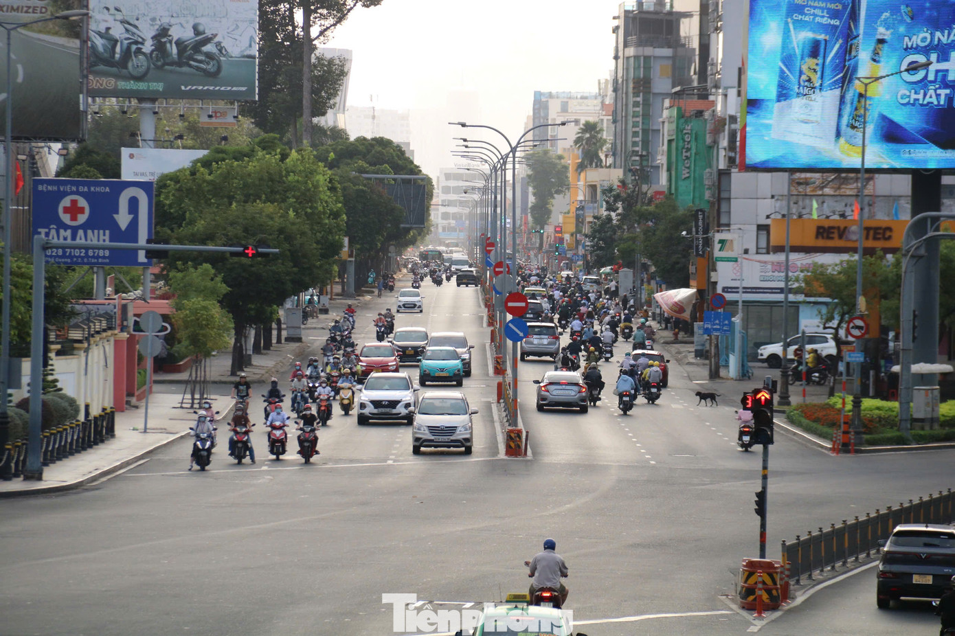 Khu vực nút giao Hoàng Văn Thụ - Nguyễn Văn Trỗi - Phan Đình Giót (quận Tân Bình) có phần thông thoáng hơn.