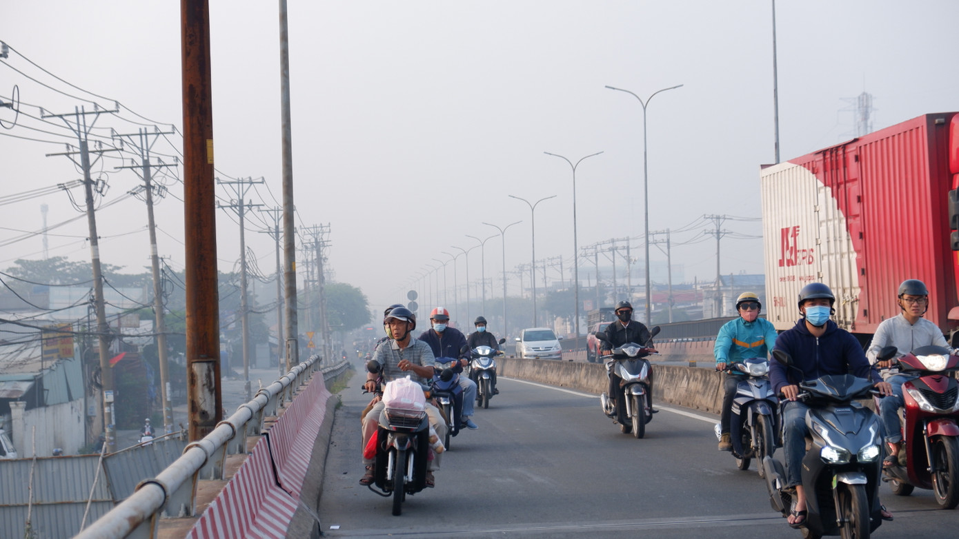 Đến gần 8 giờ sáng, nhiều nơi ở TPHCM tiếp tục bị bao phủ bởi sương mù. Đến gần 8 giờ sáng, nhiều nơi ở TPHCM tiếp tục bị bao phủ bởi sương mù.