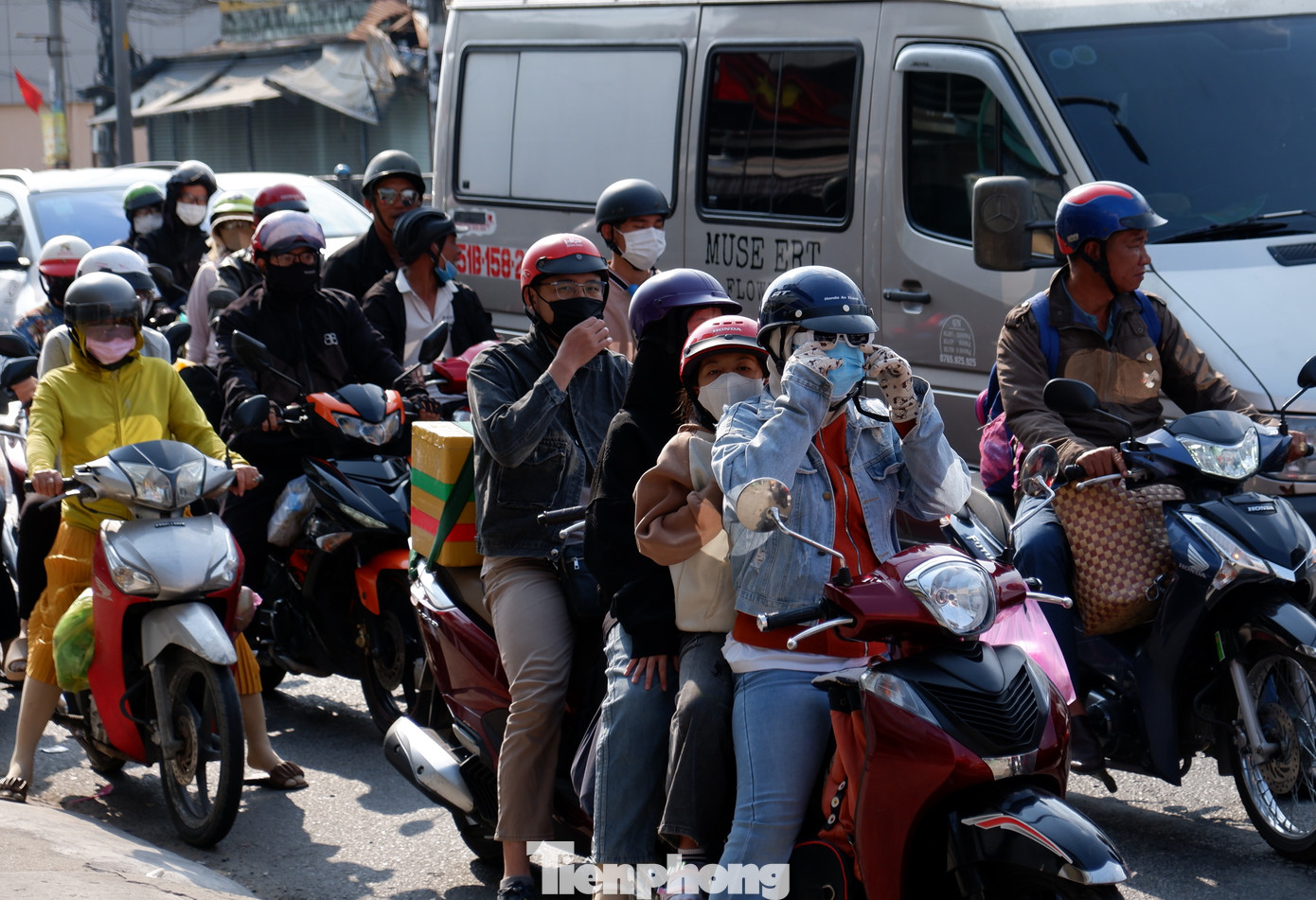 Trong tuần giữa và cuối tháng 2, nhiệt độ tại TPHCM tăng đáng kể và một vài ngày có nắng nóng với nhiệt độ cao nhất trên 35 độ C. Ảnh minh họa: Hữu Huy