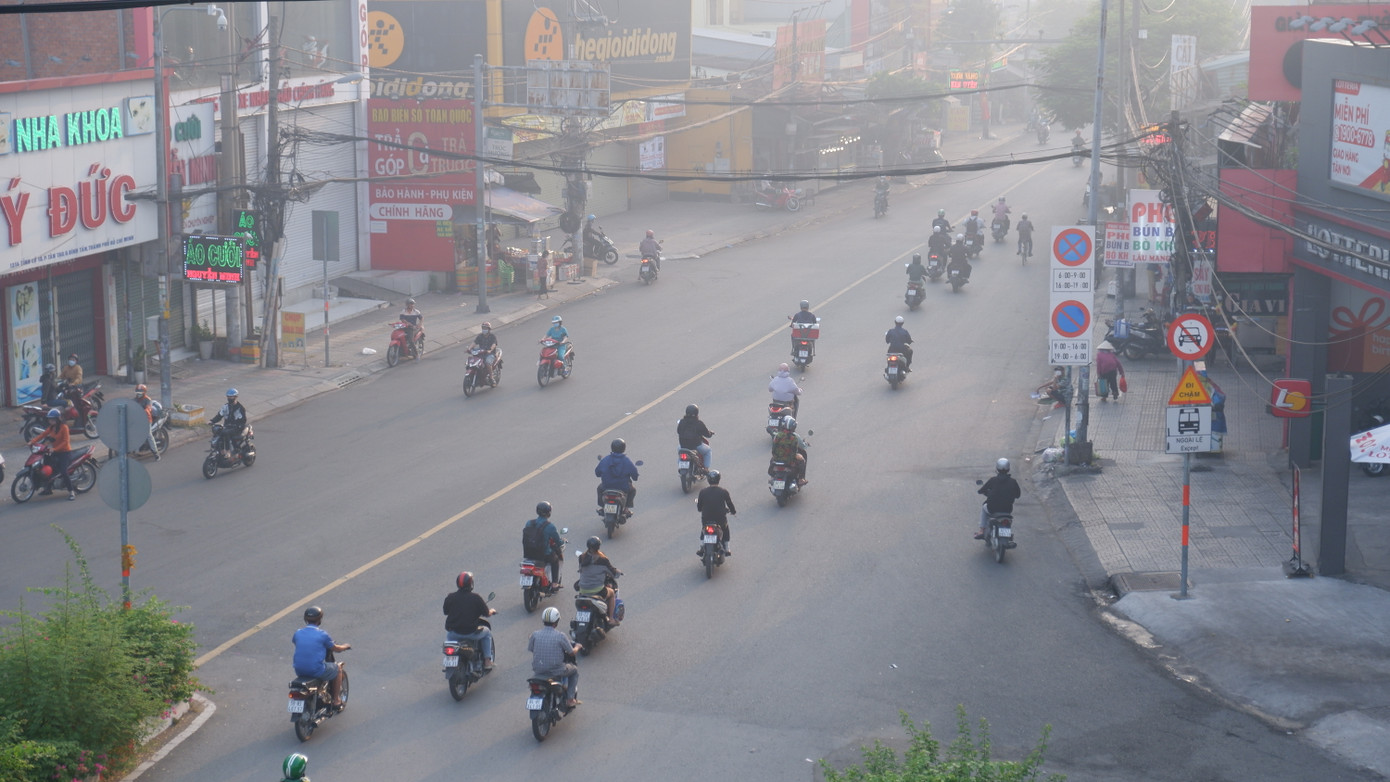 Tầm nhìn xa bị giảm do sương mù. Tầm nhìn xa bị giảm do sương mù.