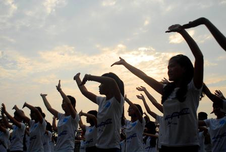 Vũ điệu flashmob của 1.000 bạn trẻ đón chào Festival Huế ảnh 5