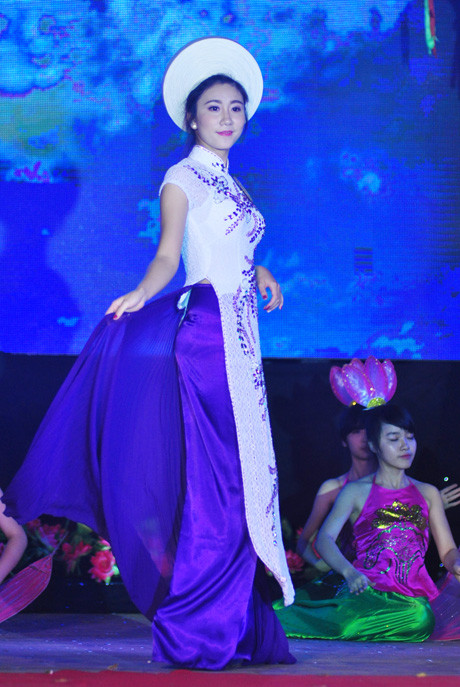 Ngắm Hoa khôi ĐH Nông nghiệp múa bollywood quyến rũ ảnh 7