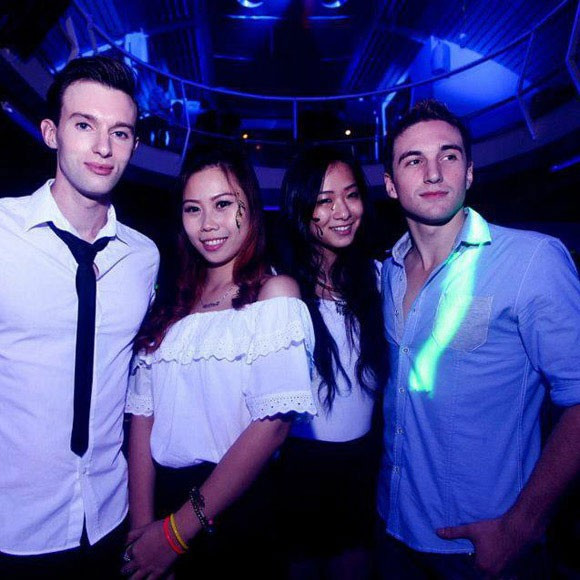 Những vẻ đẹp Tây nơi giảng đường Việt ảnh 2