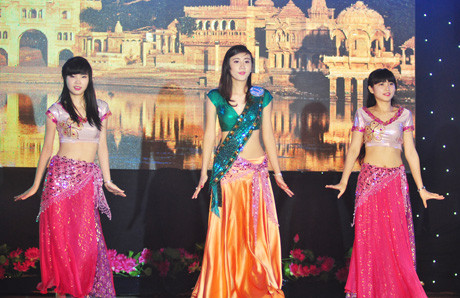 Ngắm Hoa khôi ĐH Nông nghiệp múa bollywood quyến rũ ảnh 2