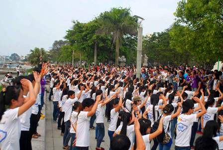 Vũ điệu flashmob của 1.000 bạn trẻ đón chào Festival Huế ảnh 4