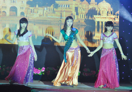 Ngắm Hoa khôi ĐH Nông nghiệp múa bollywood quyến rũ ảnh 4