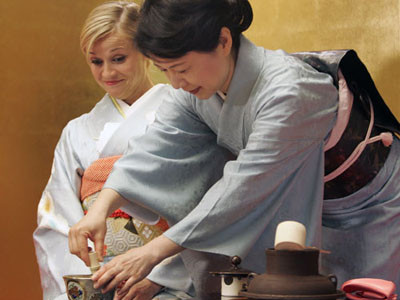 Reese ngưỡng mộ nghệ nhân trà đạo Nhật Bản