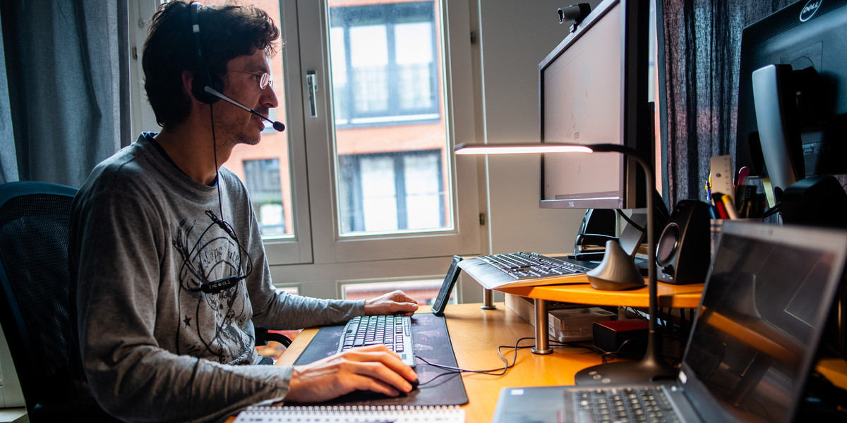 Làm việc trong phòng quá nhiều, nồng độ hormone bản lĩnh đàn ông giảm 20%.