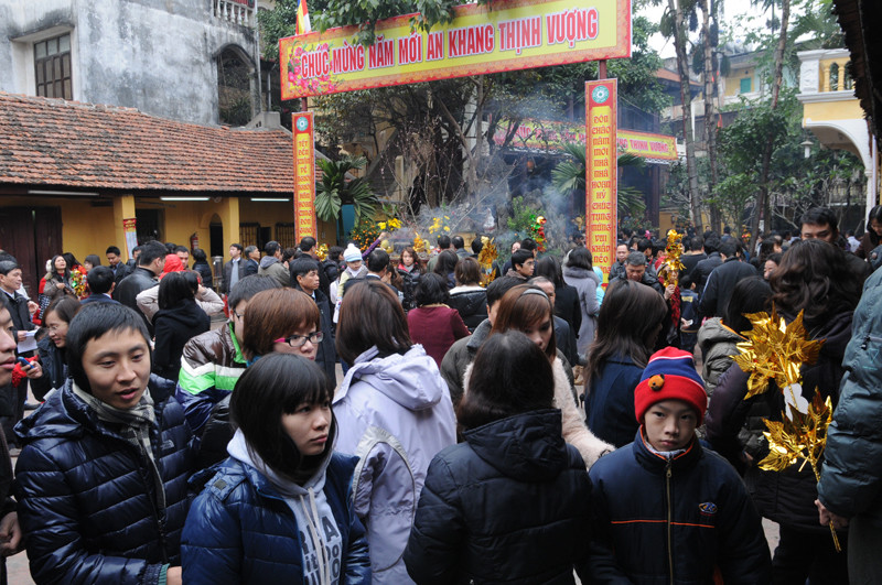 Năm nay thời gian nghỉ tết khá dài, nhiều người có điều kiện để đi lễ chùa, thăm hỏi người thân hơn