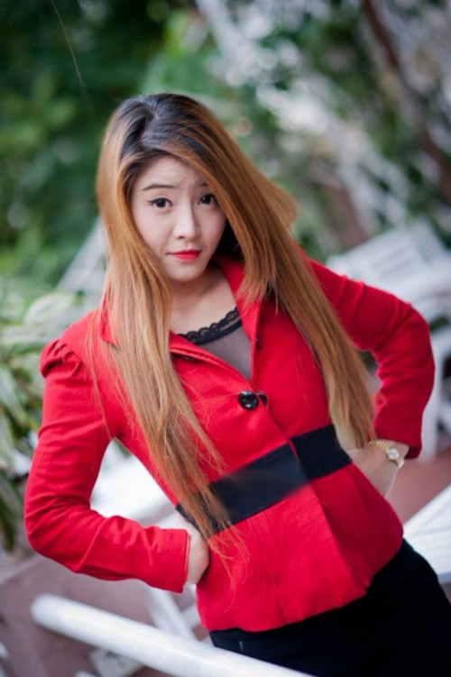 Cô gái chuyển giới này rất xinh đẹp và luôn trau chuốt vẻ ngoài của mình.. Cô gái chuyển giới này rất xinh đẹp và luôn trau chuốt vẻ ngoài của mình.