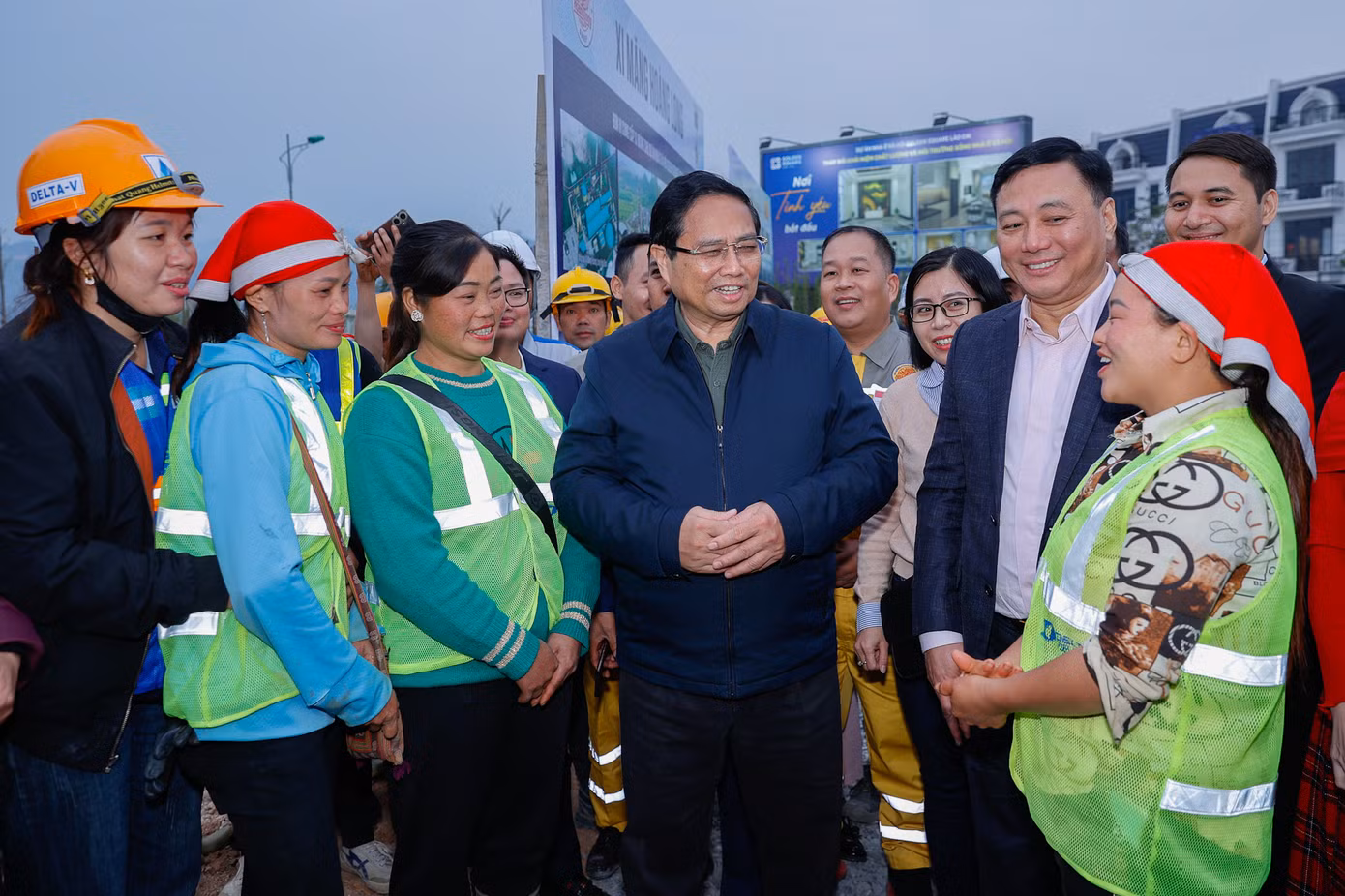 Thủ tướng yêu cầu nhà ở xã hội phải bảo đảm chất lượng, xanh, sạch, đẹp, đầy đủ hạ tầng giao thông, hạ tầng điện nước, viễn thông, y tế, giáo dục, hạ tầng xã hội thiết yếu. Ảnh: VGP/Nhật Bắc.