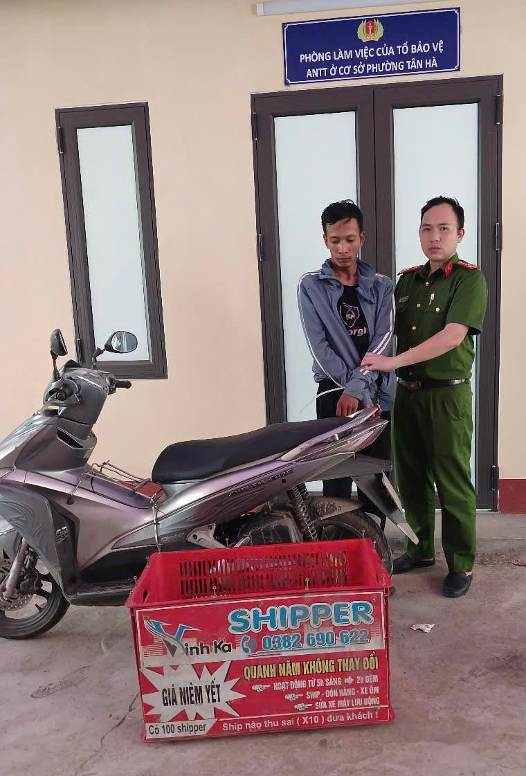 Đối tượng Nguyễn Văn Hà, sn 1990 bị bắt cùng tang vật. Ảnh: CACC. Đối tượng Nguyễn Văn Hà, sn 1990 bị bắt cùng tang vật. Ảnh: CACC.