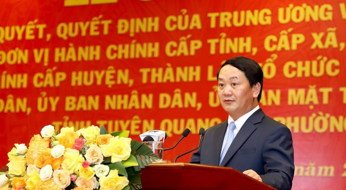 Đồng chí Hầu A Lềnh, Bí thư Tỉnh ủy Tuyên Quang mới phát biểu tại buổi lễ. Ảnh: Thanh Nghị