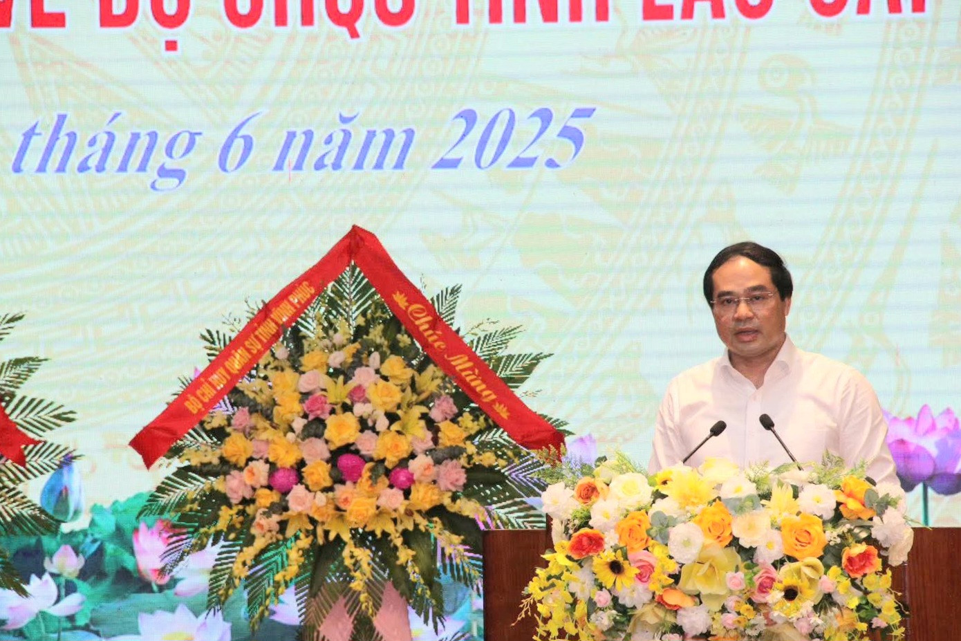 Ông Trịnh Xuân Trường, Bí thư Tỉnh ủy Lào Cai phát biểu tại hội nghị. Ông Trịnh Xuân Trường, Bí thư Tỉnh ủy Lào Cai phát biểu tại hội nghị.