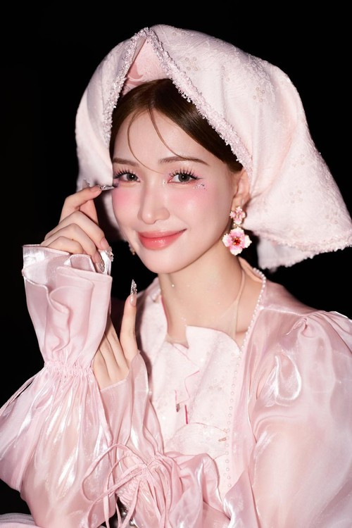 Ca sĩ Hòa Minzy sẽ góp mặt trong chương trình “Non sông gấm vóc – Một dải vinh quang” diễn ra tại Điện Biên vào ngày 3/5 tới.