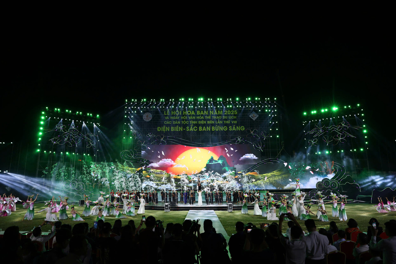 Lễ hội Hoa Ban 2025 chính thức khai mạc.