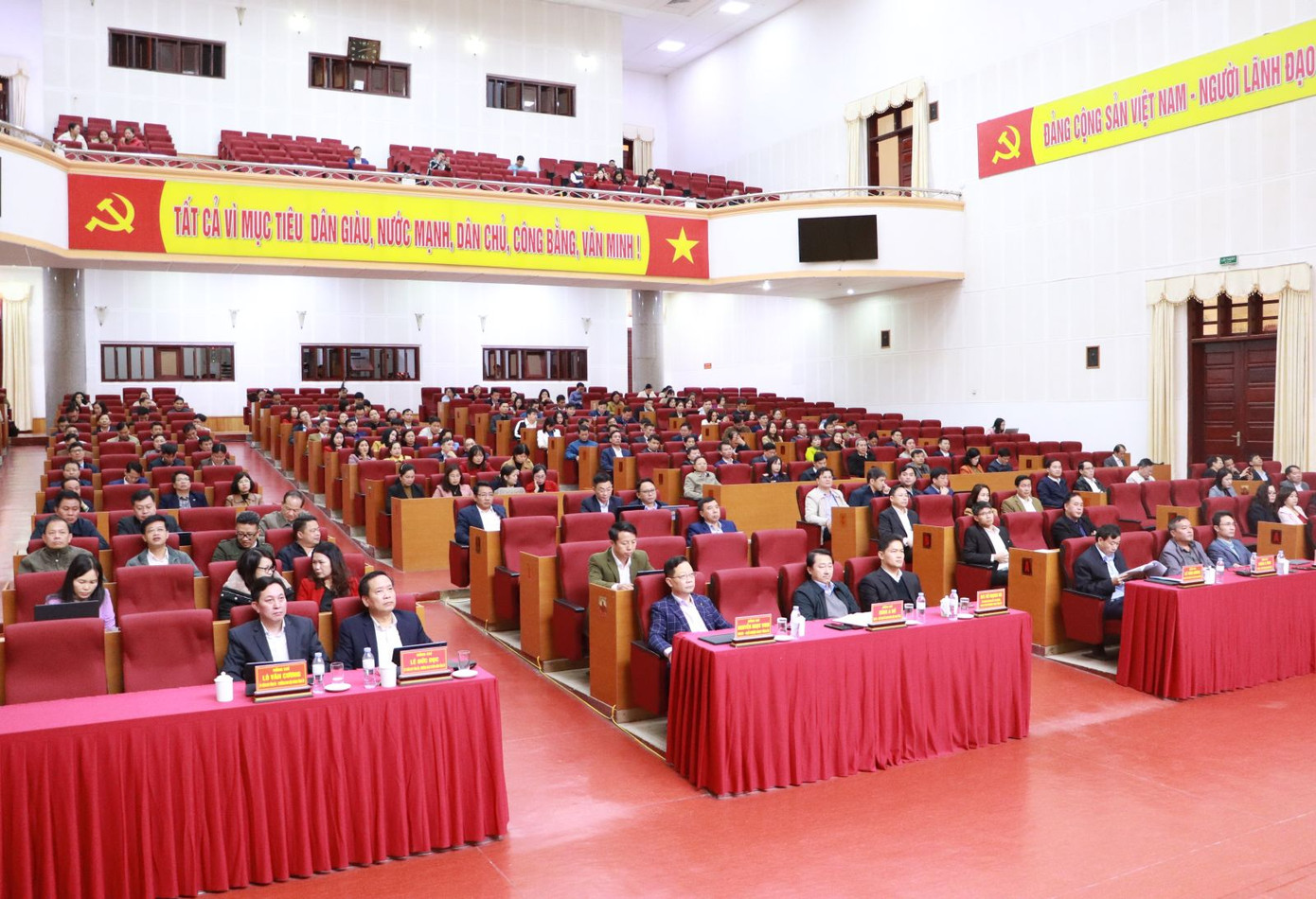 Các đại biểu dự Hội nghị toàn quốc quán triệt, triển khai tổng kết việc thực hiện Nghị quyết số 18-NQ/TW của Ban Chấp hành Trung ương Đảng khóa XII tại điểm cầu tỉnh Lai Châu. Ảnh: Cổng thông tin điện tử tỉnh Lai Châu.