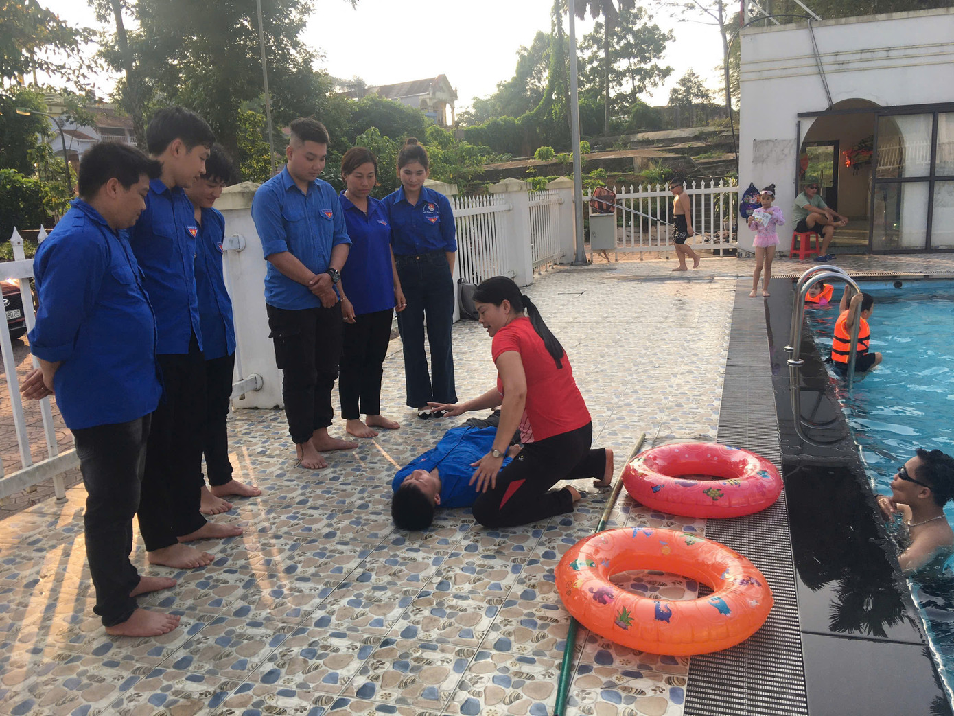 Hoạt động trang bị kỹ năng phòng chống đuối nước tại Yên Bái. Ảnh: Thành Đạt Hoạt động trang bị kỹ năng phòng chống đuối nước tại Yên Bái. Ảnh: Thành Đạt