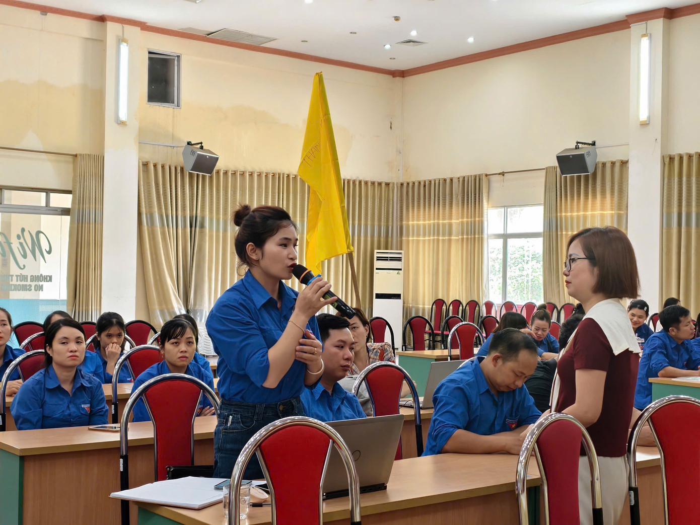 Buổi chiều, lớp tập huấn tiếp tục với chuyên đề kỹ năng truyền thông phòng tránh bạo lực, xâm hại trẻ em và tai nạn thương tích. Đây là nội dung thiết thực, góp phần đảm bảo cho các em nhỏ có môi trường sinh hoạt an toàn, lành mạnh trong dịp hè.