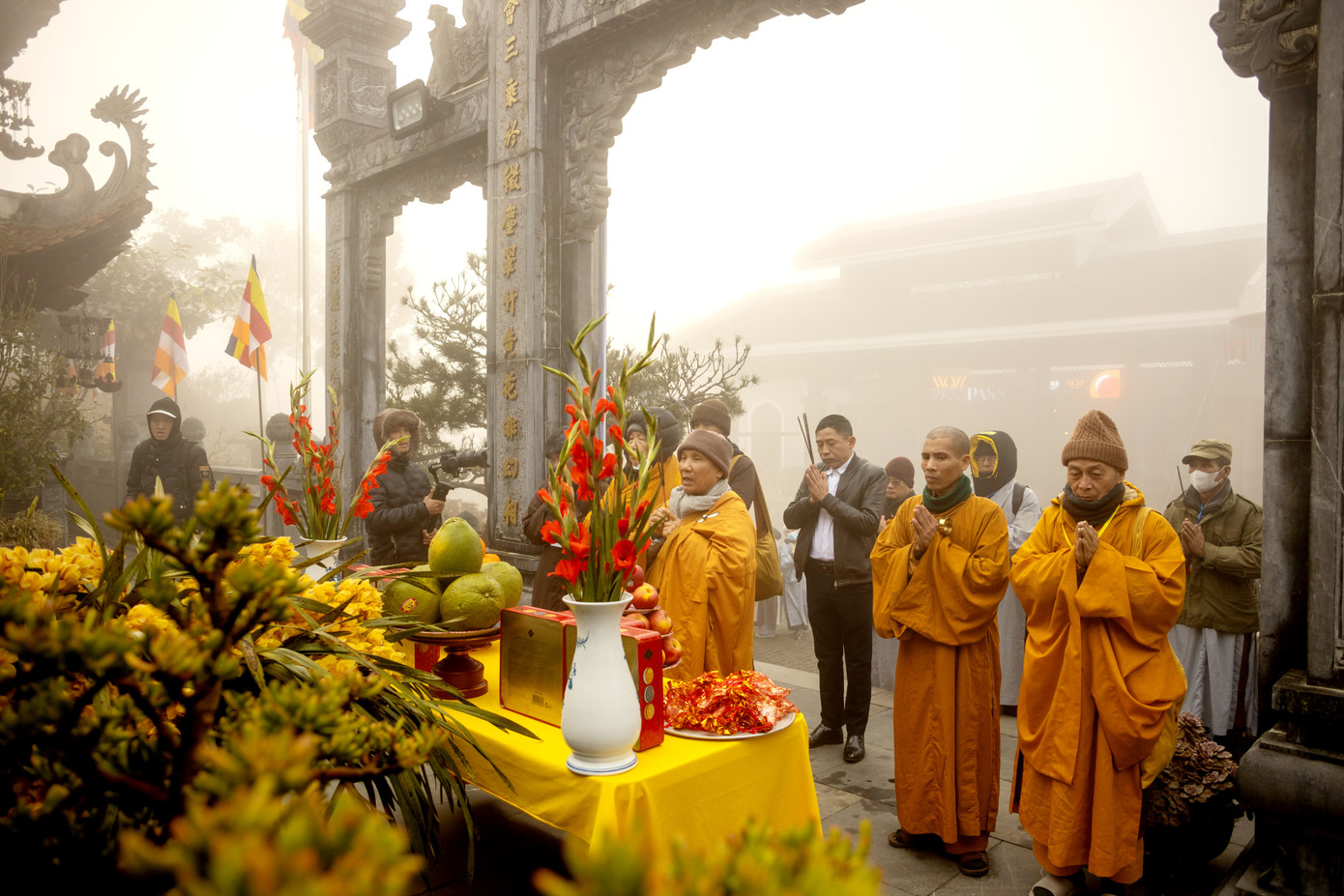 Lễ dâng hương mở cổng trời trên đỉnh Fansipan. Lễ dâng hương mở cổng trời trên đỉnh Fansipan.