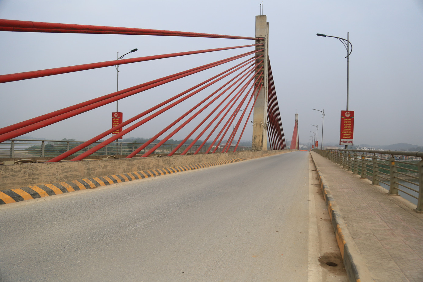 Cầu Bách Lẫm, cầu Yên Bái được dọn dẹp sau phản ánh của báo Tiền Phong. Cầu Bách Lẫm, cầu Yên Bái được dọn dẹp sau phản ánh của báo Tiền Phong.