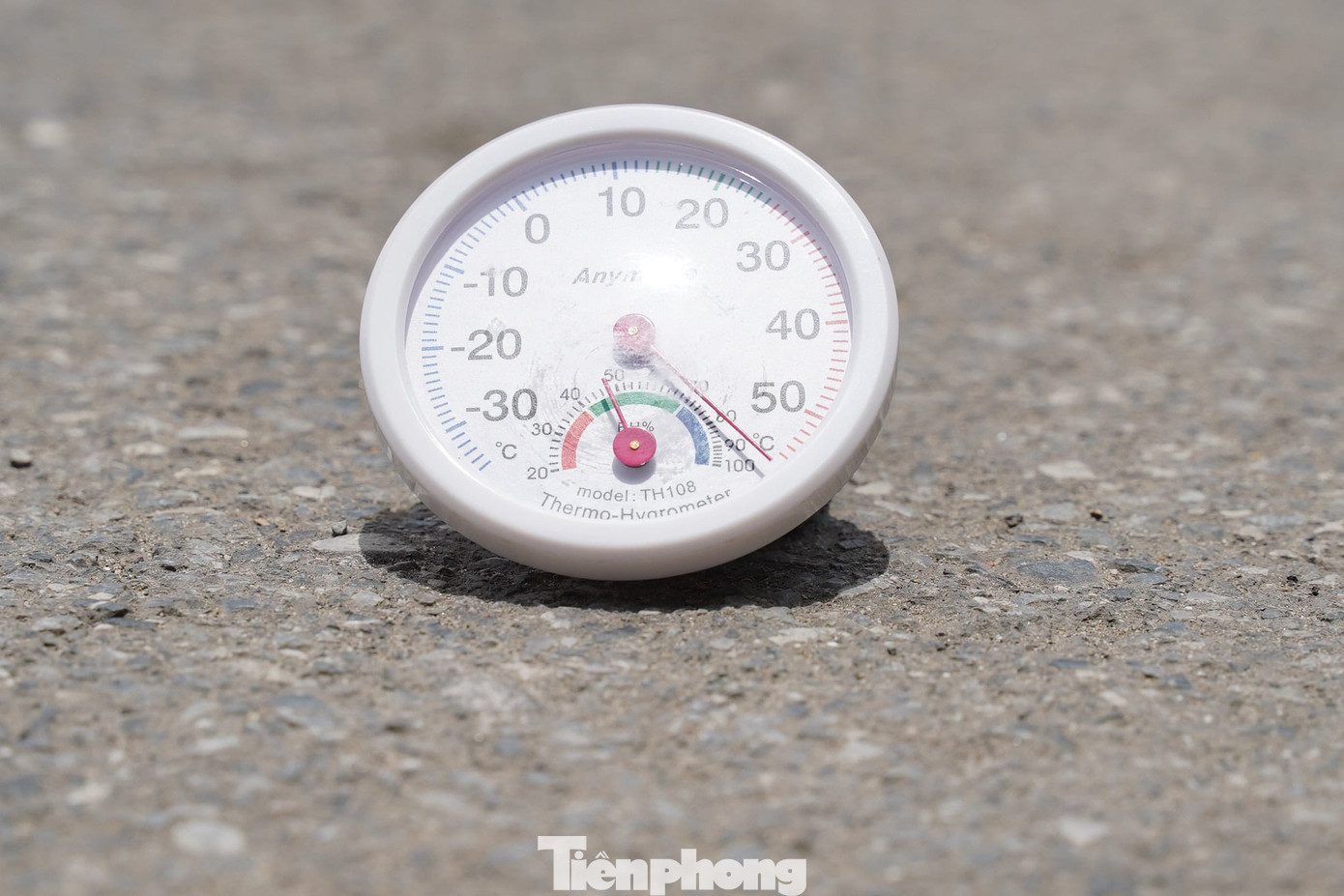 Nhiệt độ mặt đường có thời điểm đo được mức nhiệt tới hơn 50 độ C.