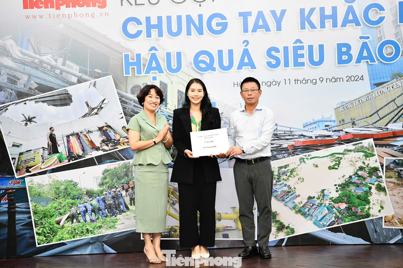 Đại diện công ty NTQ Solution ủng hộ chương trình 100 triệu đồng và cho biết đang tiếp tục vận động cán bộ công nhân viên tham gia chương trình.