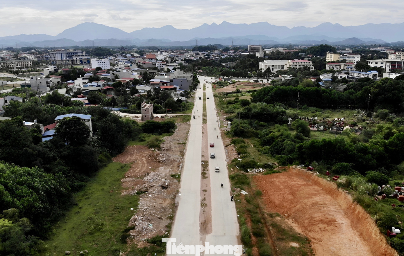 Theo kế hoạch, dự án sẽ hoàn thành đưa vào sử dụng vào tháng 12/2019. Tuy nhiên, vì nhiều nguyên nhân khác nhau doanh nghiệp đã nhiều lần “lỡ hẹn”. Với 4 lần xin gia hạn hợp đồng để kéo dài thời gian thi công, đến nay, dự án vẫn dang dở, ngổn ngang, chậm tiến độ gần 5 năm so với kế hoạch ban đầu.