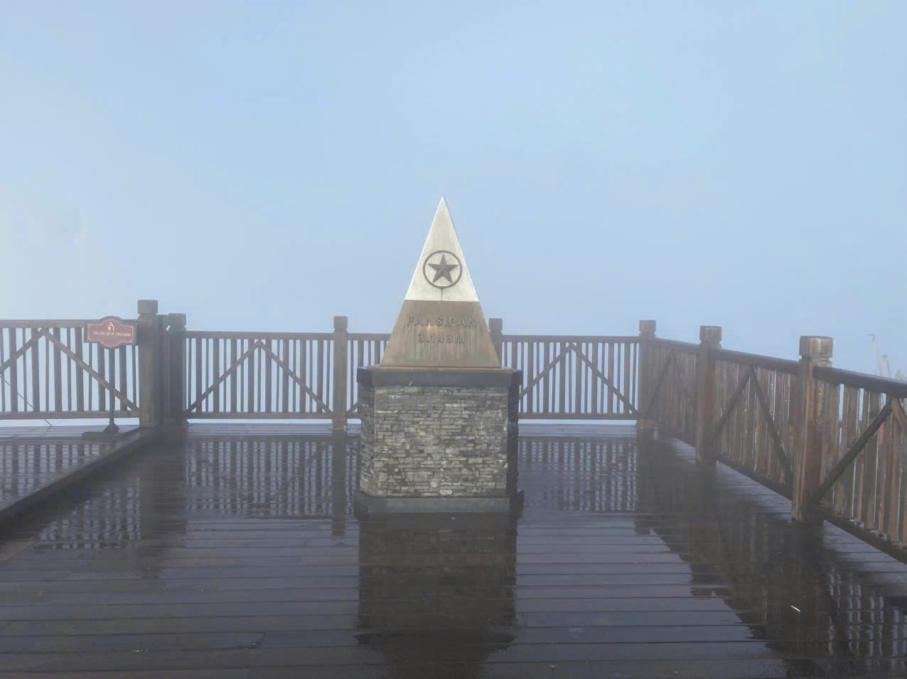 Tới khoảng 8h, nhiệt độ tăng, băng bắt đầu tan.