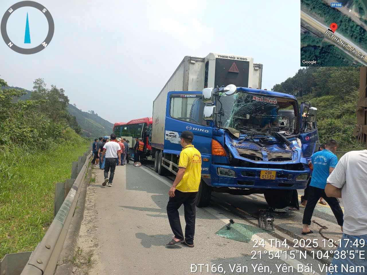 Hiện trường vụ tai nạn trên cao tốc Nội Bài - Lào Cai. Ảnh: VEC cung cấp. Hiện trường vụ tai nạn trên cao tốc Nội Bài - Lào Cai. Ảnh: VEC cung cấp.