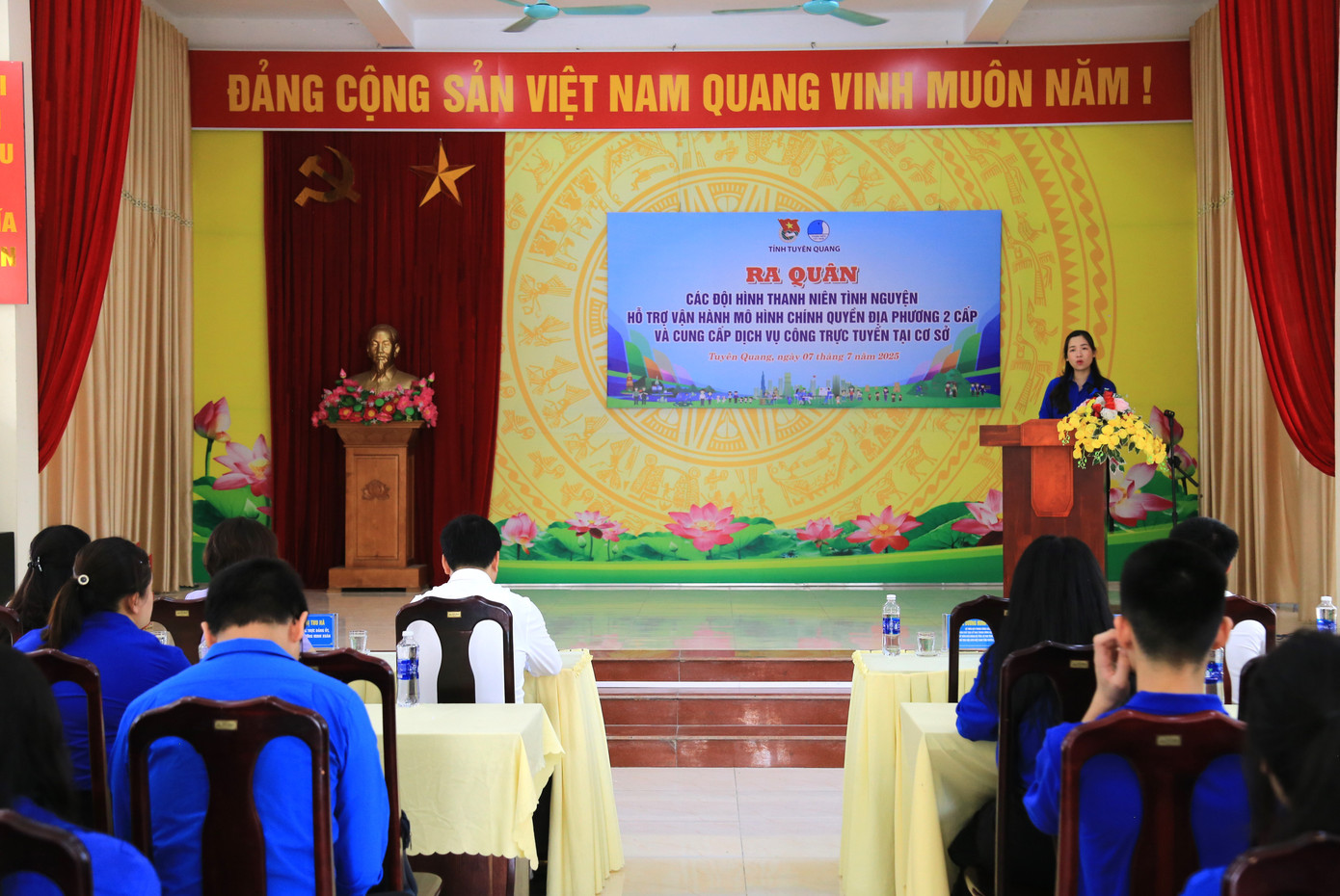 Sáng 7/7, tại Nhà văn hóa phường Minh Xuân, Tỉnh Đoàn Tuyên Quang tổ chức lễ ra quân đội hình thanh niên tình nguyện hỗ trợ chính quyền hai cấp trên toàn tỉnh. Ảnh: Thành Đạt