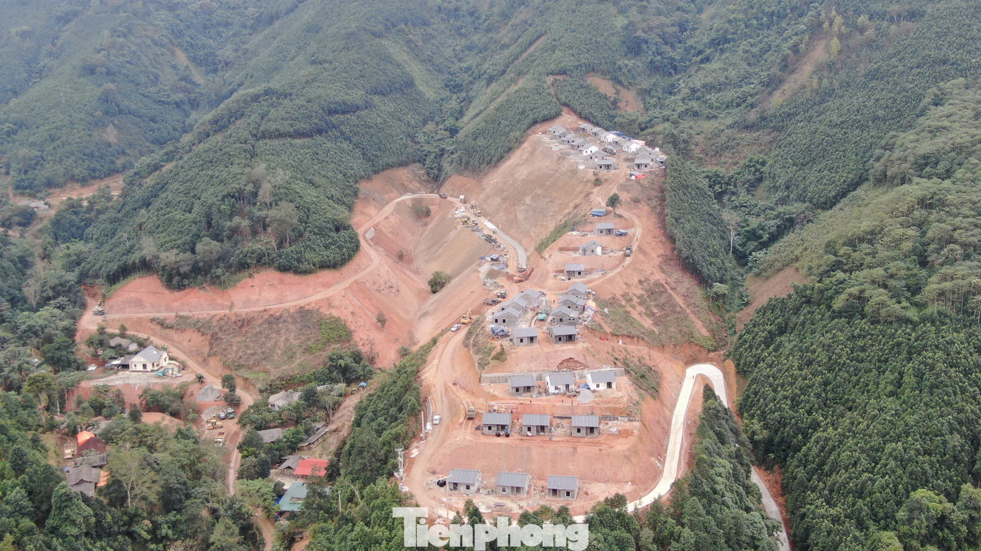 Khu tái định cư thôn Kho Vàng được thiết kế theo kiến trúc ruộng bậc thang, rộng 2,5 ha gồm 35 căn nhà cấp 4.