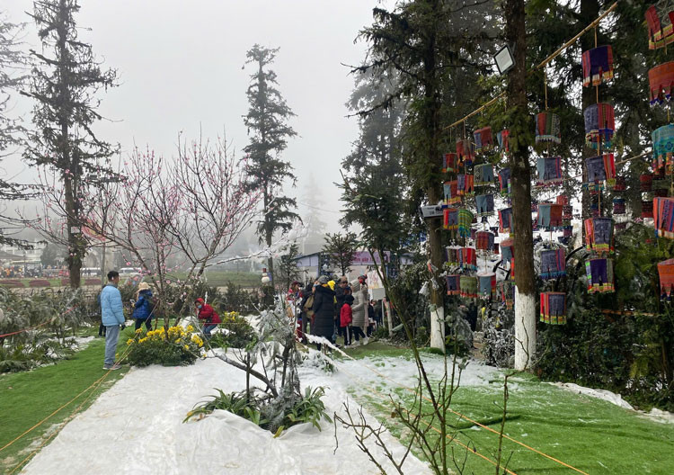 Chuỗi sự kiện mừng Noel 2024 mang chủ đề “Sa Pa – Thiên đường tuyết rơi” . Ảnh: Phòng Văn hóa và Thông tin thị xã Sa Pa.