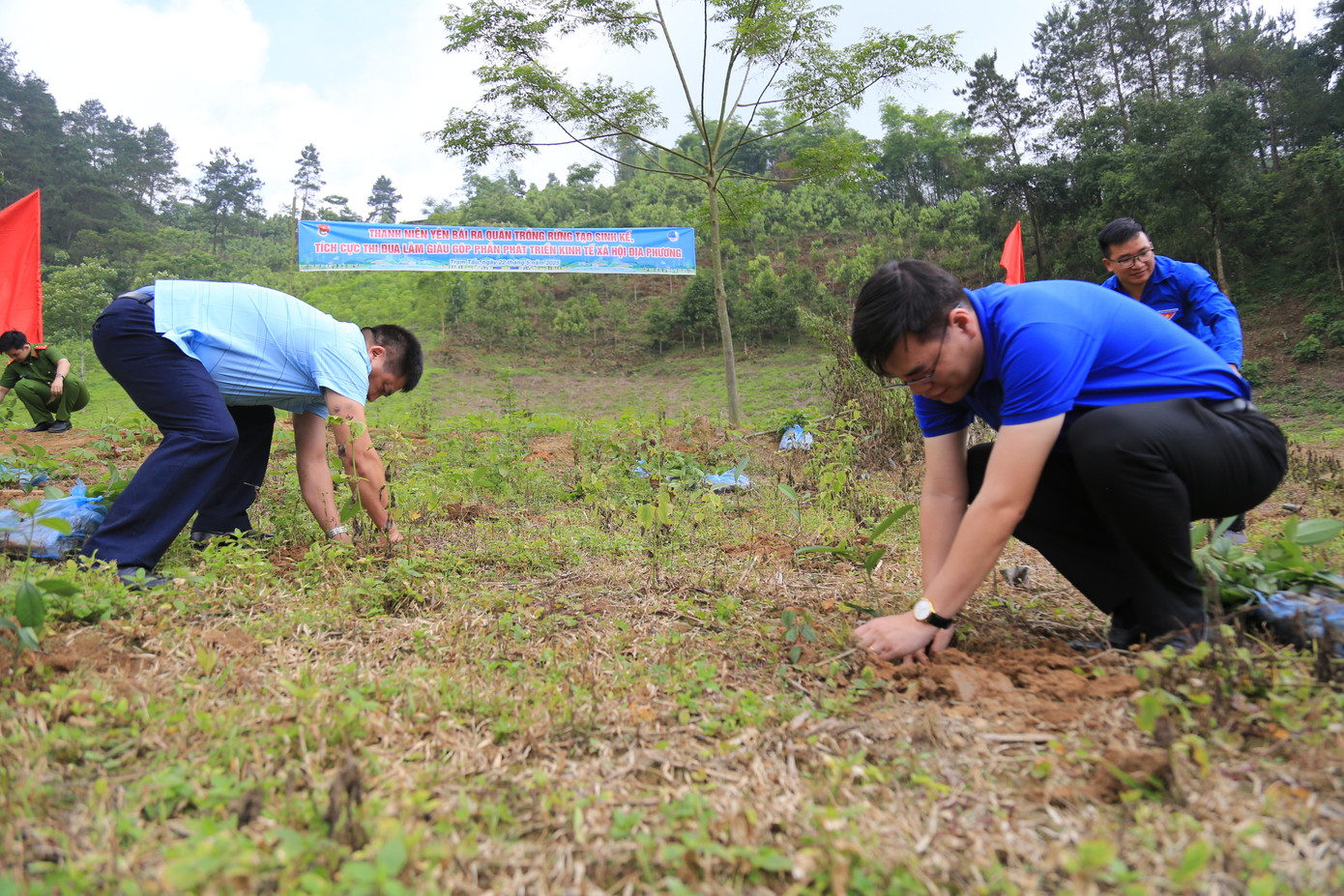 Nhiều hoạt động ý nghĩa trong lễ khởi động "Chiến dịch Thanh niên tình nguyện hè 2025" tại Yên Bái. Nhiều hoạt động ý nghĩa trong lễ khởi động "Chiến dịch Thanh niên tình nguyện hè 2025" tại Yên Bái.