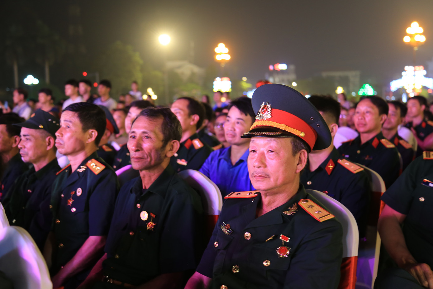 Đông đảo cựu chiến binh, người dân tham gia chương trình.