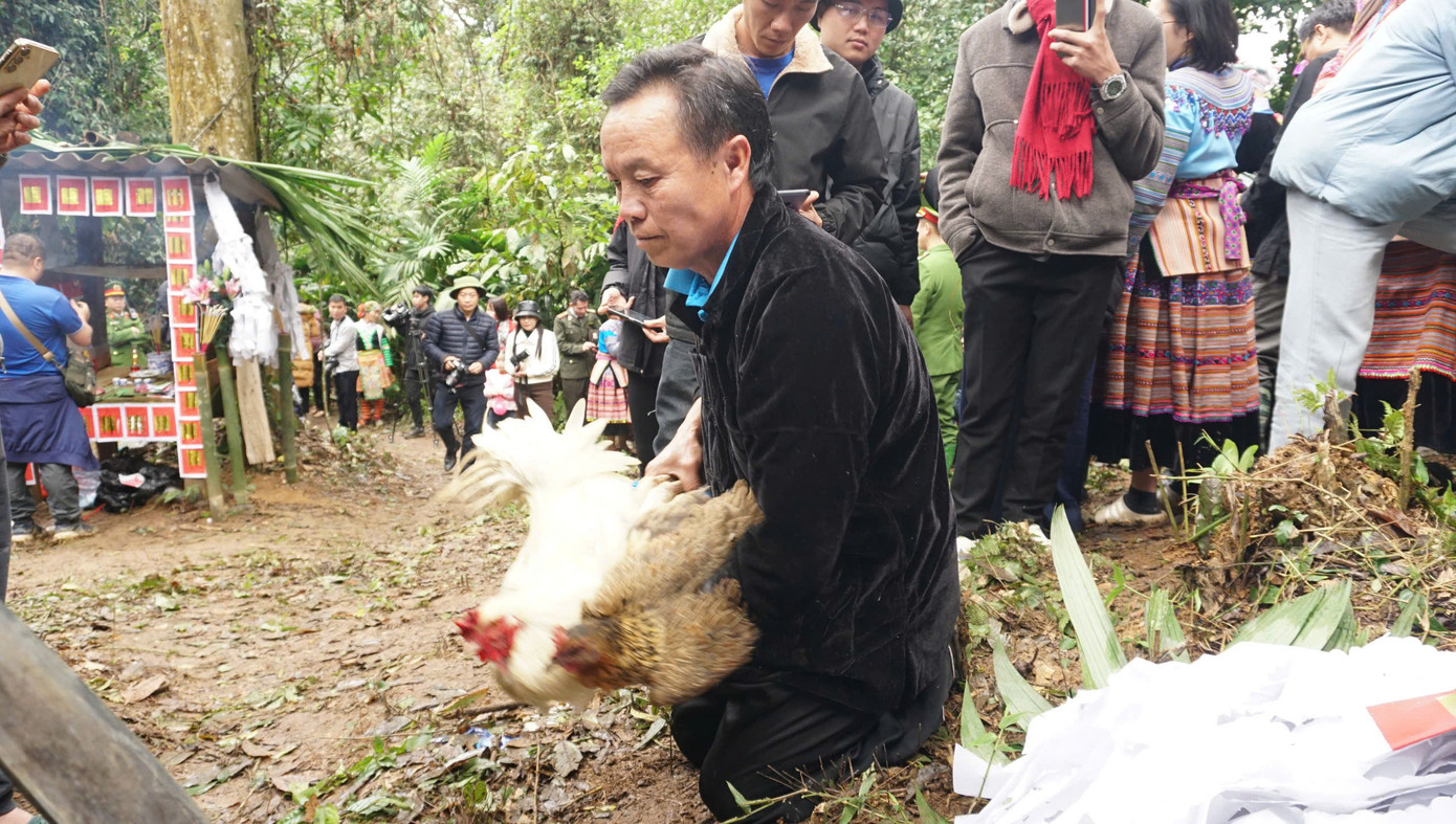 Theo những người dân tại đây cho biết Tết rừng xã Nà Hẩu nhằm tuyên truyền giáo dục bảo vệ rừng nguyên sinh của người Mông xã Nà Hẩu nói riêng và nhân dân Văn Yên nói chung.