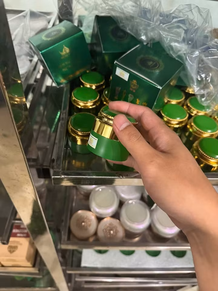 Nhiều sản phẩm là dầu gội, sữa tắm, mỹ phẩm...