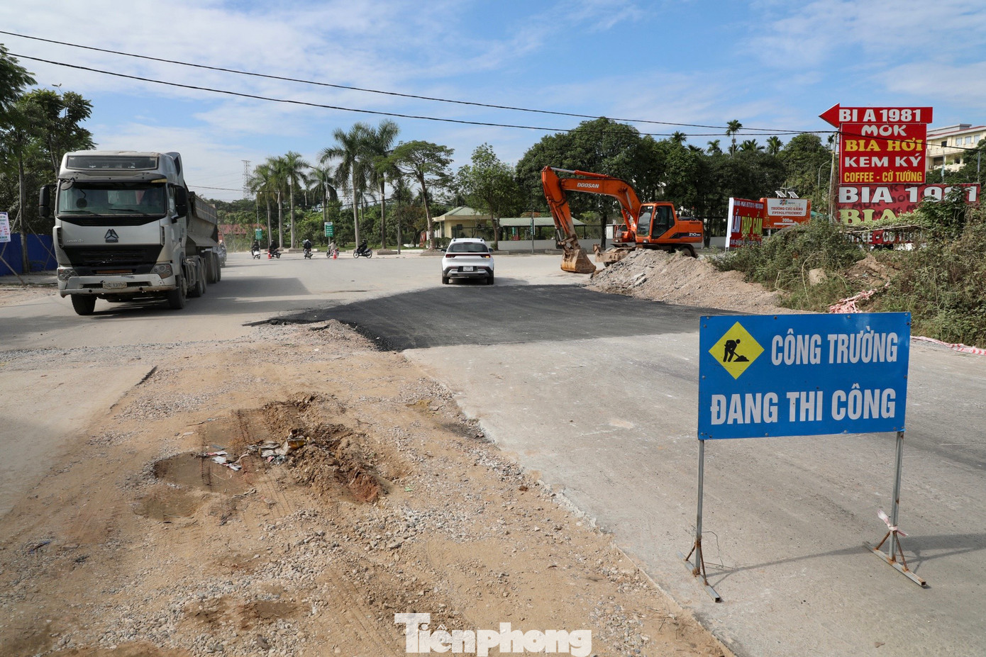 Dự án thi công với tiến độ rất chậm, ảnh hưởng đến giao thông và mỹ quan đô thị.