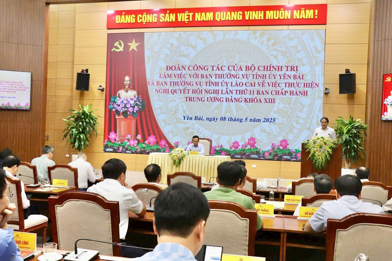 Đoàn công tác của Bộ Chính trị làm việc với hai tỉnh Lào Cai, Yên Bái. Đoàn công tác của Bộ Chính trị làm việc với hai tỉnh Lào Cai, Yên Bái.