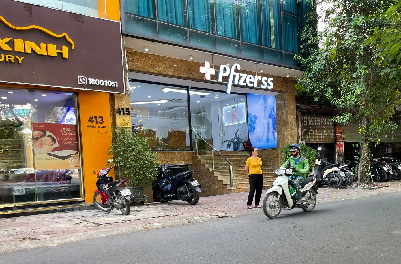 Cơ sở tại 415 Nguyễn Khang.